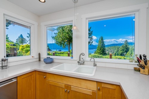 6245 Nelson Avenue, West Vancouver, BC 