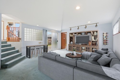 6709 Ash Street, Vancouver, BC 