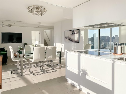 3703-689 Abbott Street, Vancouver, BC 