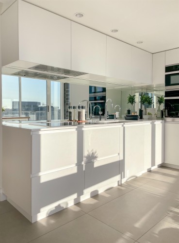 3703-689 Abbott Street, Vancouver, BC 