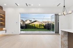 2-847 10 Avenue E Vancouver, BC V5T 2A9