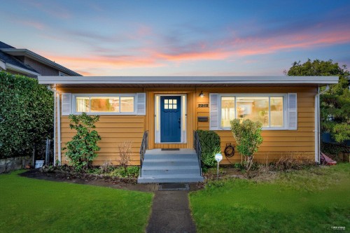 7247 Barnet Road  Burnaby, BC V5A 1E3