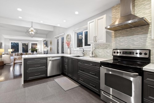 1614 Lynn Valley Road, North Vancouver, BC 