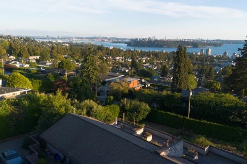 2237 Palmerston Avenue, West Vancouver, BC 