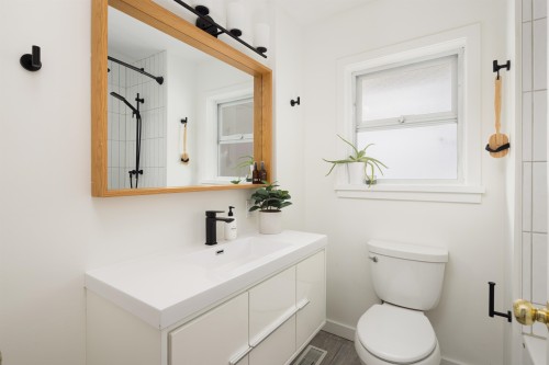 1231 Cloverley Street, North Vancouver, BC 