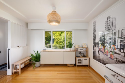 1231 Cloverley Street, North Vancouver, BC 