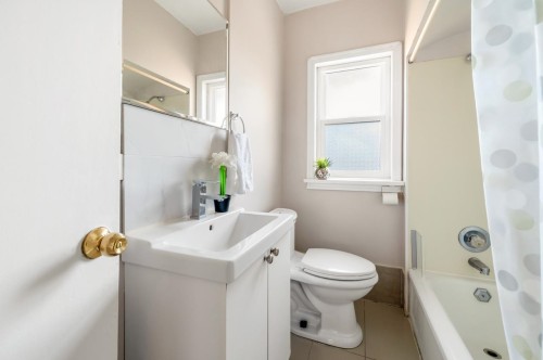 1032 49Th Avenue E, Vancouver, BC 