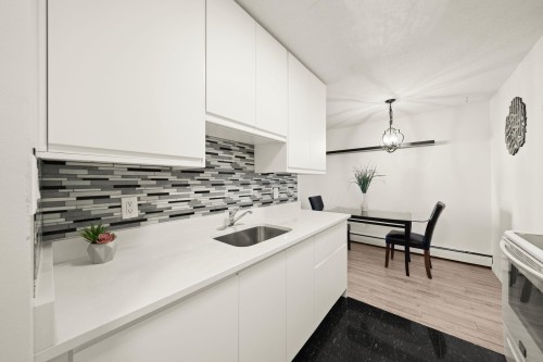 203-131 4th Street W North Vancouver, BC V7M 3C8