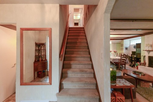 1733 Ross Road, North Vancouver, BC 