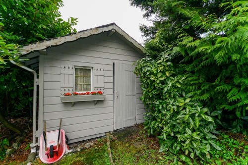 1733 Ross Road, North Vancouver, BC 