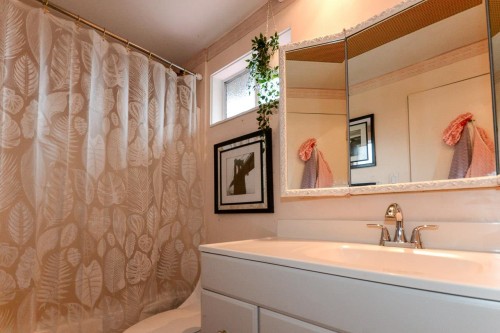 1733 Ross Road, North Vancouver, BC 