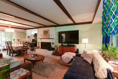 1733 Ross Road, North Vancouver, BC 