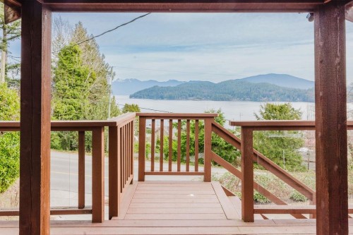 591 Gibsons Way  Gibsons, BC V0N 1V9