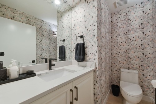 1261 Eldon Road, North Vancouver, BC 