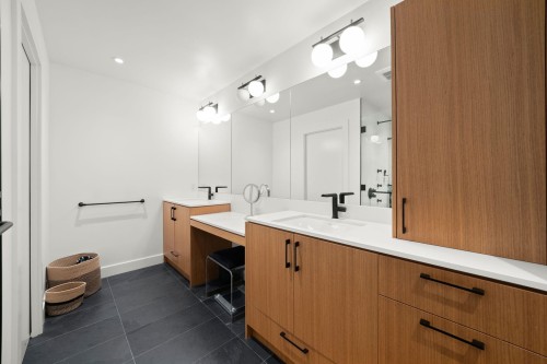 1261 Eldon Road, North Vancouver, BC 