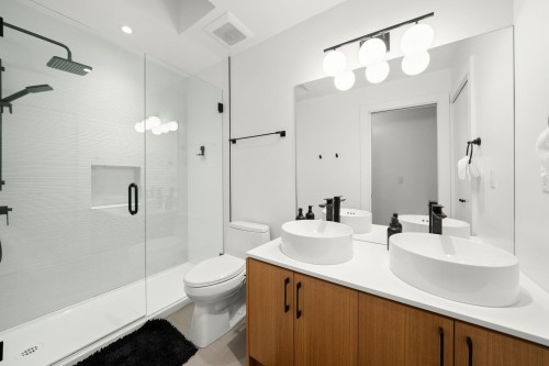 1261 Eldon Road, North Vancouver, BC 