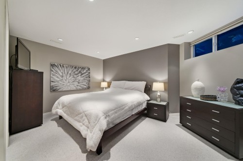 1261 Eldon Road, North Vancouver, BC 