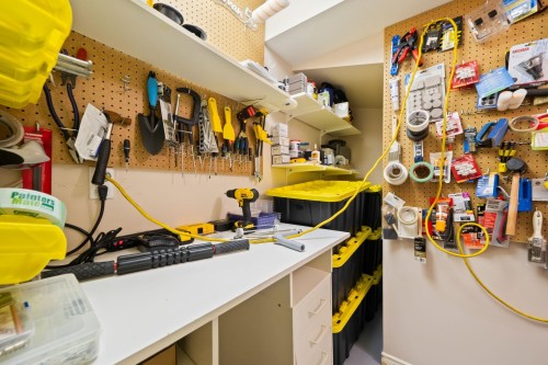 1261 Eldon Road, North Vancouver, BC 