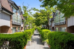 361-5790 Boulevard E Vancouver, BC V6M 4M4