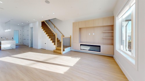 2825 Dundas Street, Vancouver, BC 