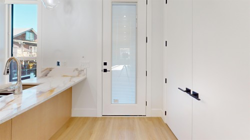 2825 Dundas Street, Vancouver, BC 