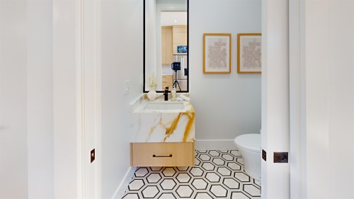 2825 Dundas Street, Vancouver, BC 