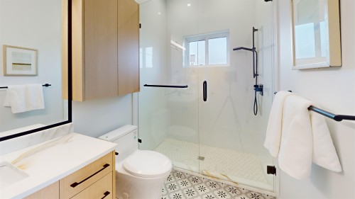 2825 Dundas Street, Vancouver, BC 