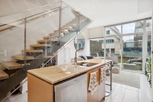 205-522 8Th Avenue, Vancouver, BC 