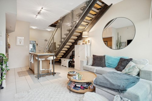 205-522 8Th Avenue, Vancouver, BC 