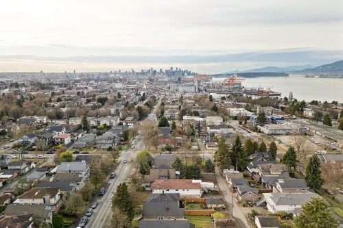 2541 Dundas Street, Vancouver, BC 
