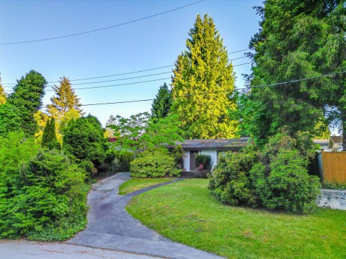 1124 Luxton Square, Coquitlam, BC 