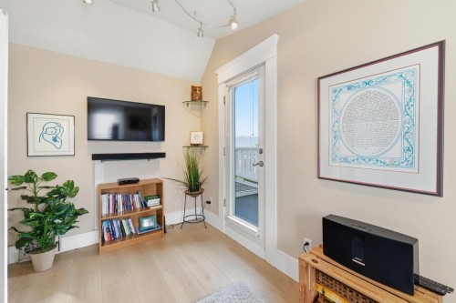 3662 Oak Street, Vancouver, BC 