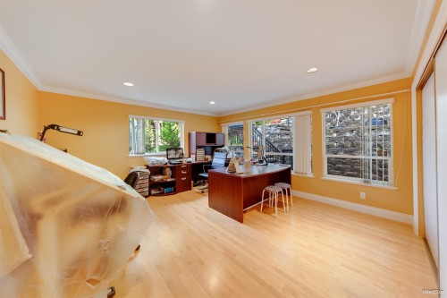 4989 Chalet Place, North Vancouver, BC 