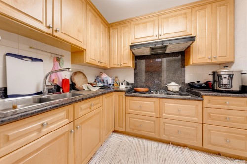 4989 Chalet Place, North Vancouver, BC 