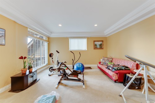 4989 Chalet Place, North Vancouver, BC 