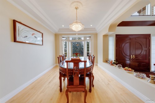 4989 Chalet Place, North Vancouver, BC 