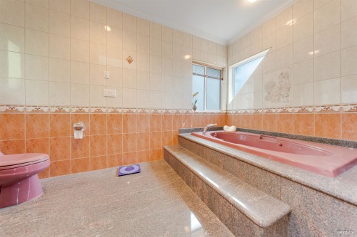 4989 Chalet Place, North Vancouver, BC 