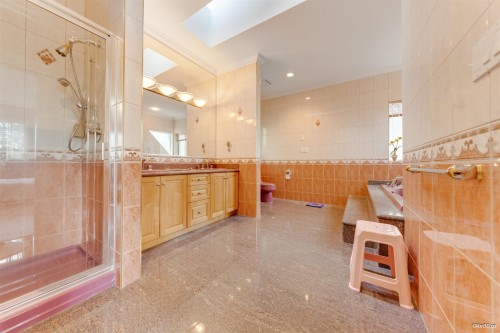 4989 Chalet Place, North Vancouver, BC 