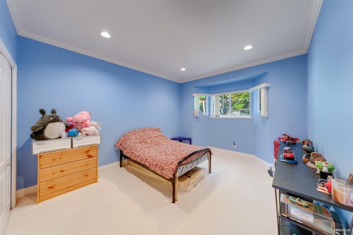 4989 Chalet Place, North Vancouver, BC 
