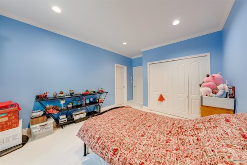 4989 Chalet Place, North Vancouver, BC 
