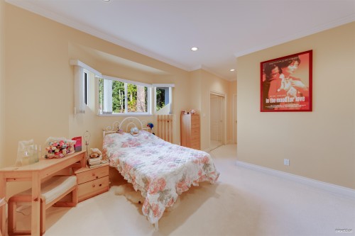 4989 Chalet Place, North Vancouver, BC 