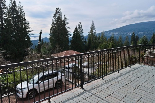 4989 Chalet Place, North Vancouver, BC 