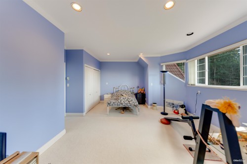 4989 Chalet Place, North Vancouver, BC 