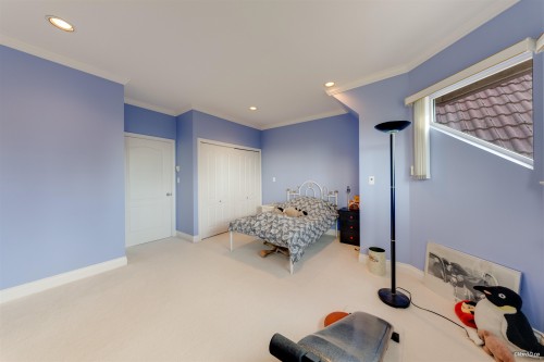 4989 Chalet Place, North Vancouver, BC 