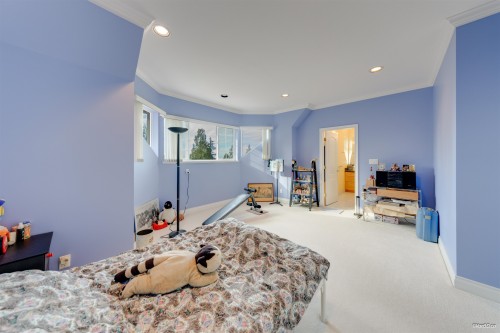 4989 Chalet Place, North Vancouver, BC 