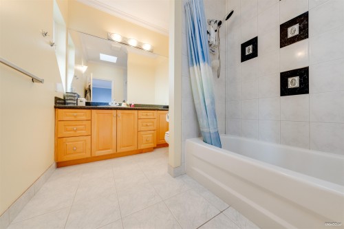 4989 Chalet Place, North Vancouver, BC 