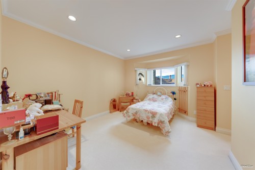 4989 Chalet Place, North Vancouver, BC 
