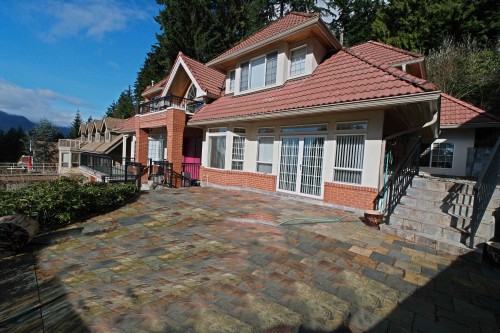 4989 Chalet Place, North Vancouver, BC 