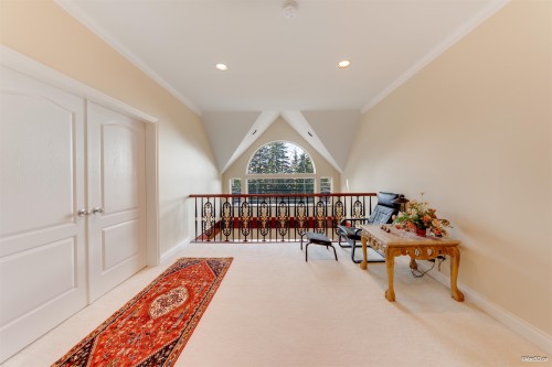 4989 Chalet Place, North Vancouver, BC 