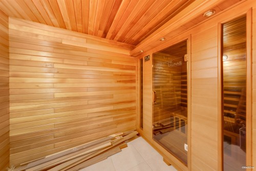 4989 Chalet Place, North Vancouver, BC 